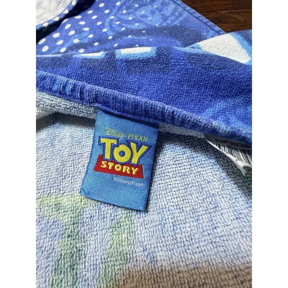 Vintage Toy Story beach towel.  Toys in training with Buzz & Woody. 52X26 inches